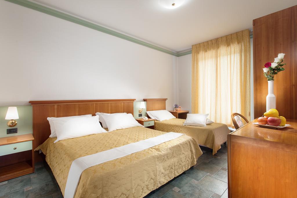 Hotel Zeus Cesenatico Cameră foto